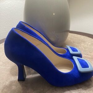 Chic Royal Blue Heels with Buckle Detail